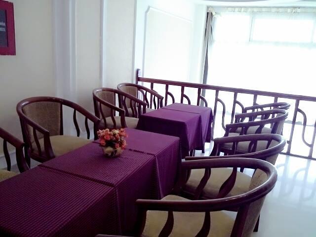 Elly Hotel Hanoi Buitenkant foto
